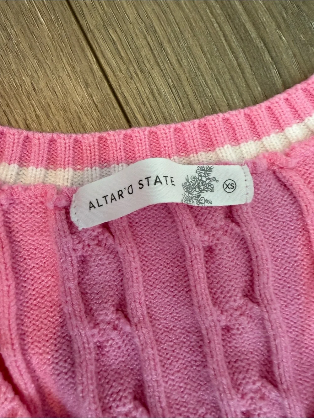 Alter’d State Pink Cropped Cable-Knit V-Neck Cropped Sweater Size XS